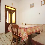 Appartamento With Parking Space Poljana, Ugljan - 8473