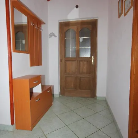 Apartman With A Parking Space Poljana, Ugljan - 8473 *