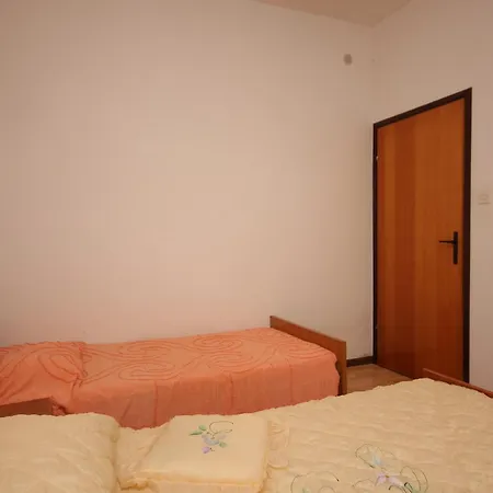 Apartman With A Parking Space Poljana, Ugljan - 8473 *